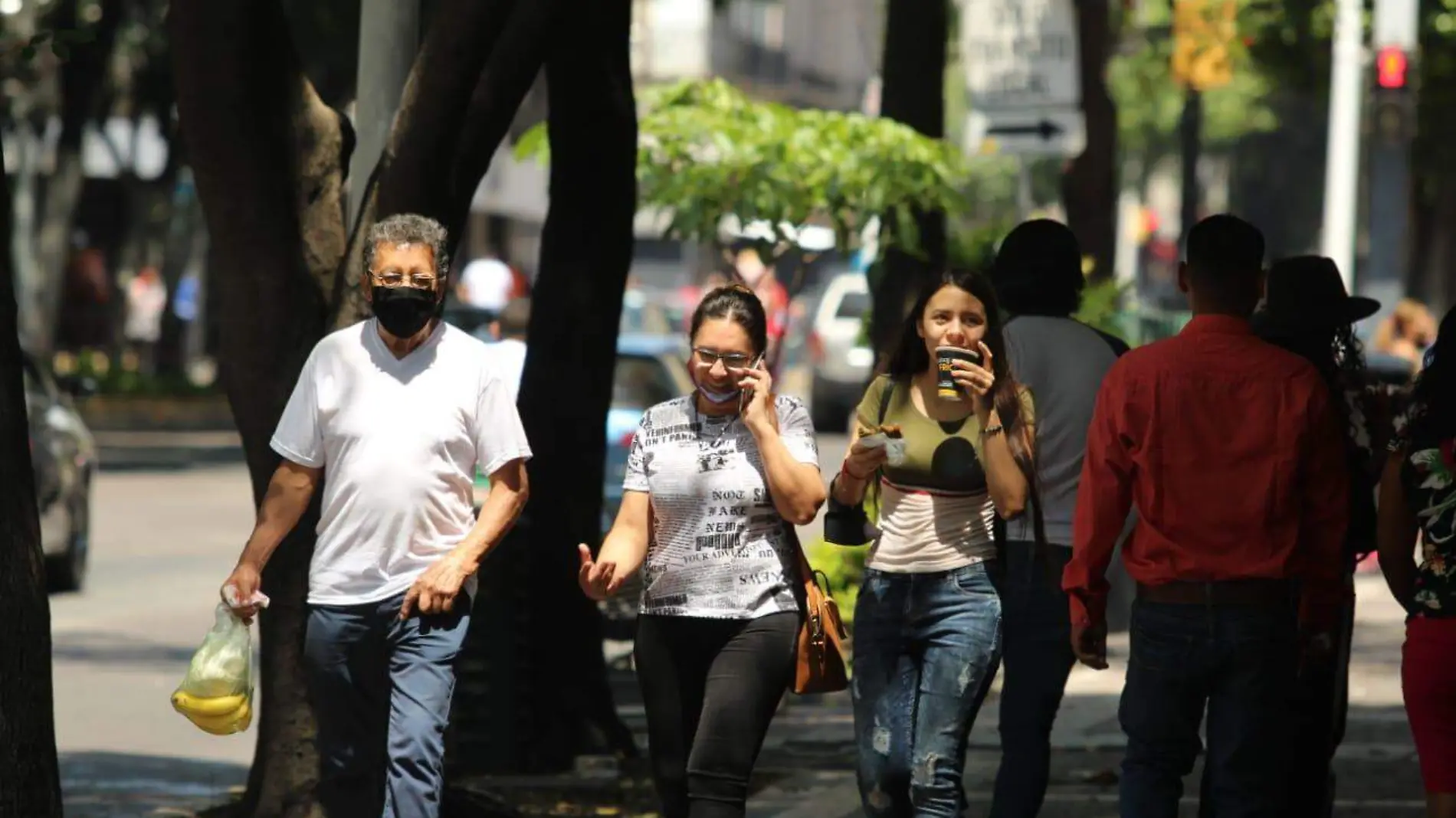 Gente en las calles de Guadalajara